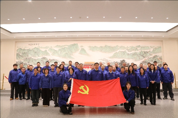 感悟思想伟力 践行法治精神—— 北开电气党总支赴京华实践主题教室开展学习